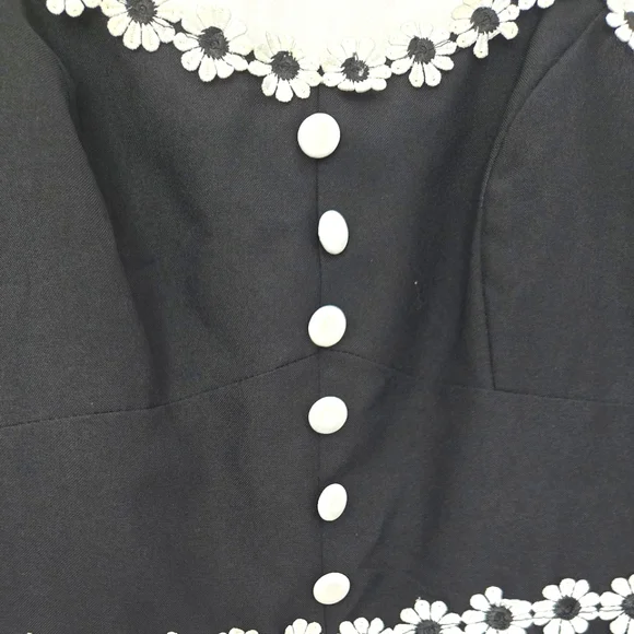 Shein Sleeveless Blouse with Daisy's - Picture 4 of 6